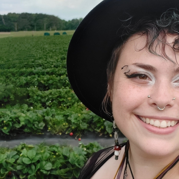 Meet your Posher, Clover - Picture 7 of 8